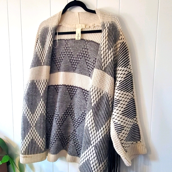 Black and White Oversized Cardigan with Fringe - Picture 2 of 3